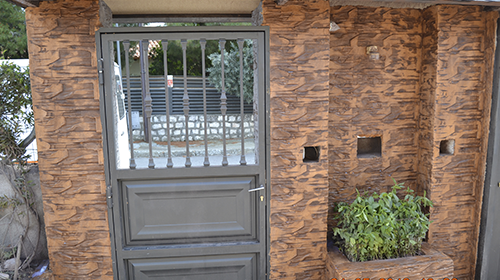 Casa con suelo hormigón hasta el garaje