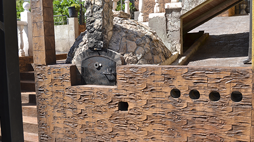 Horno y muro de hormigón exterior
